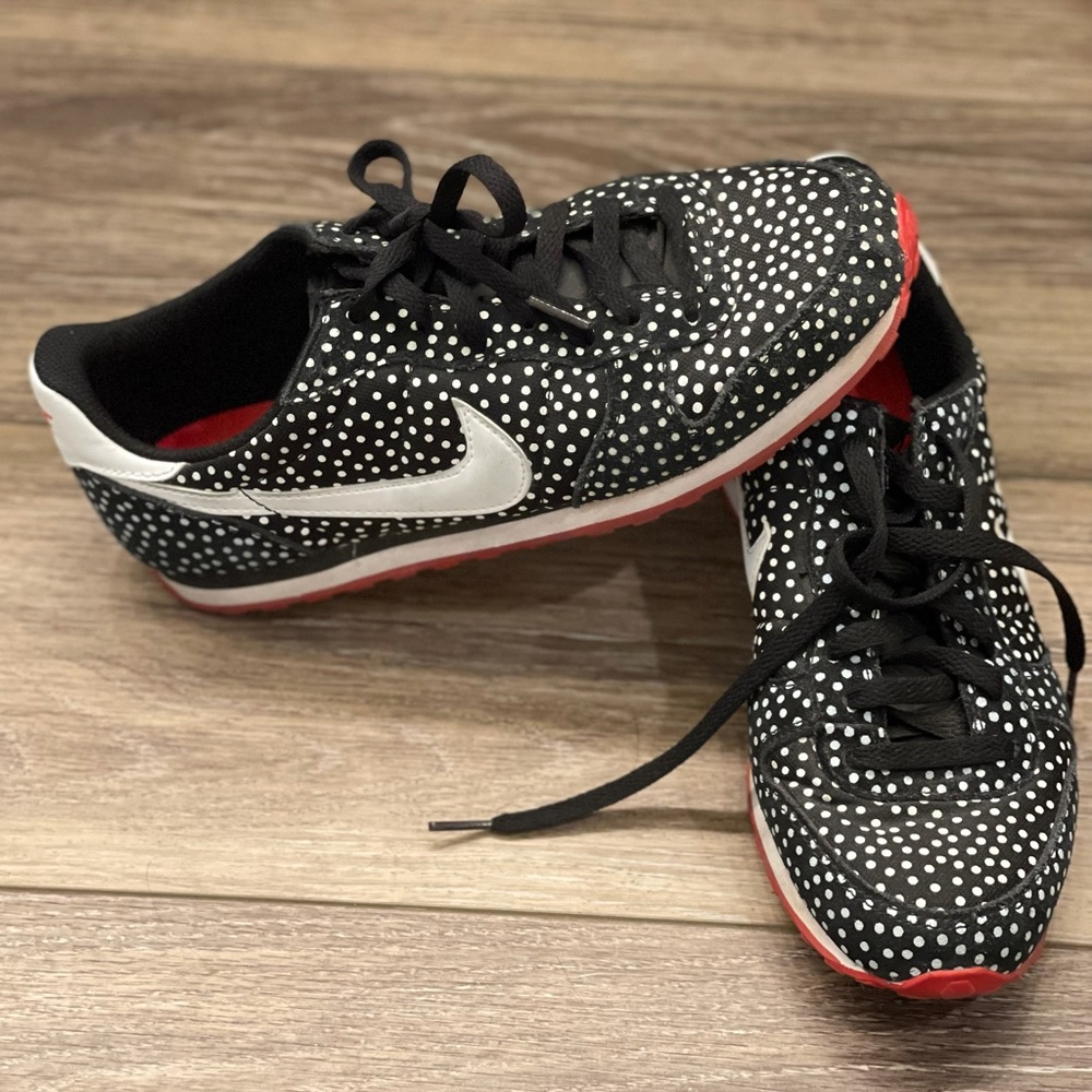 Women’s Nike Tennis Shoes